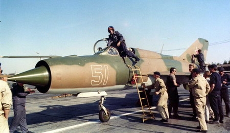 1984 год, аэродром Приволжский. Лётчик ВВС ННА ГДР после полёта в стратосферу на МиГ-21ПФМ принадлежащем 116 УЦБПА.