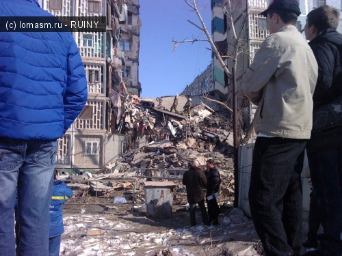 Обрушение после взрыва подъезда 9ти этажного дома в Астрахани